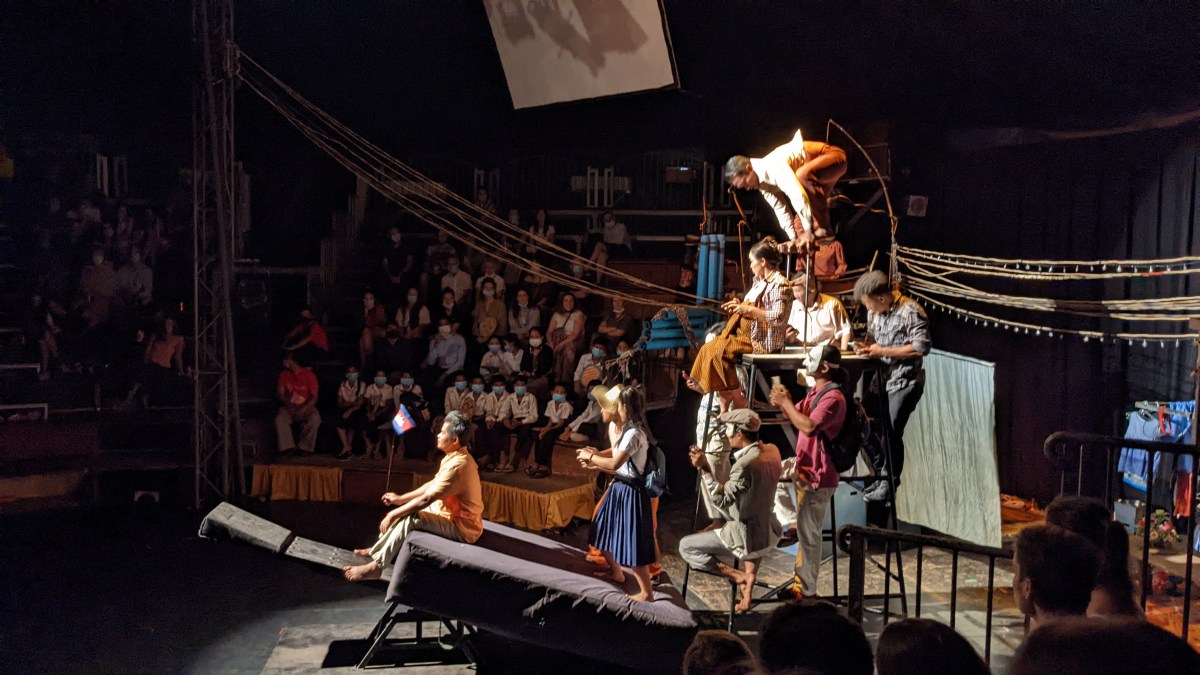 Zu Besuch beim Friseur und einem besonders beeindruckenden Zirkus, der vielen Kindern Hoffnung&nbsp;gibt.